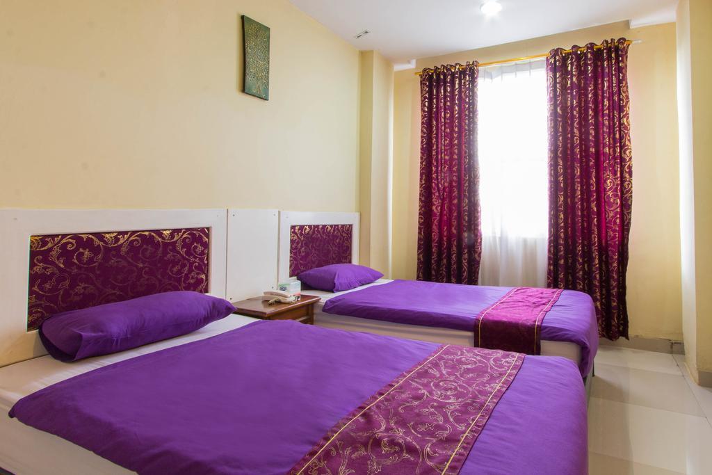 Wijaya Imperial Hotel Baturetno Экстерьер фото
