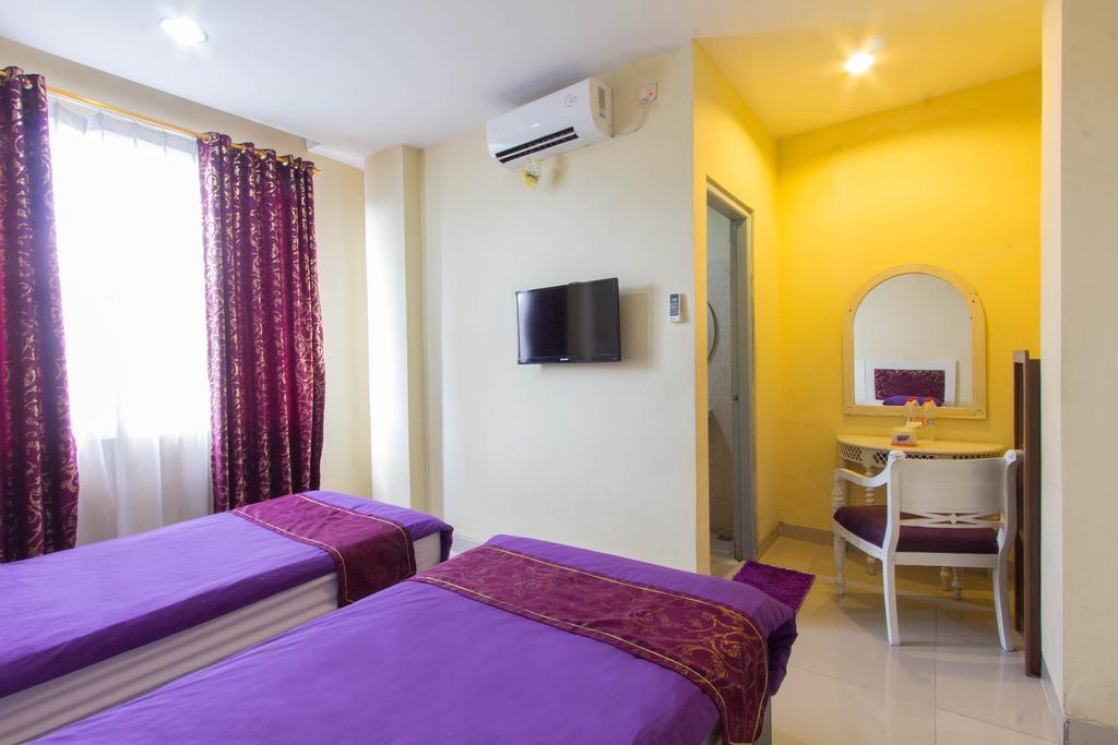 Wijaya Imperial Hotel Baturetno Экстерьер фото