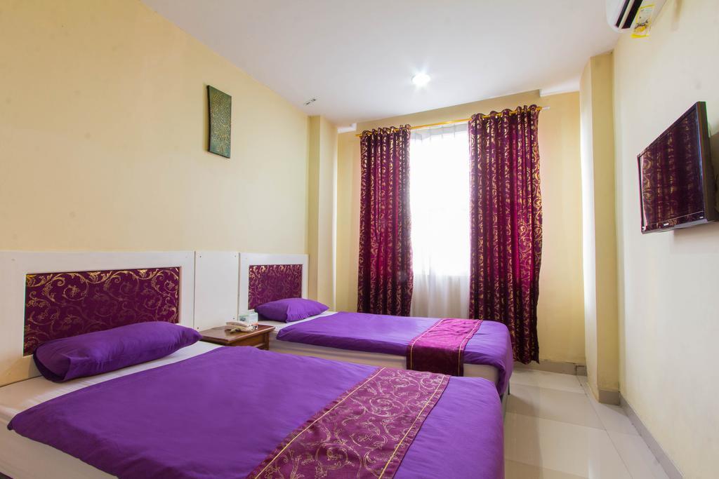 Wijaya Imperial Hotel Baturetno Экстерьер фото